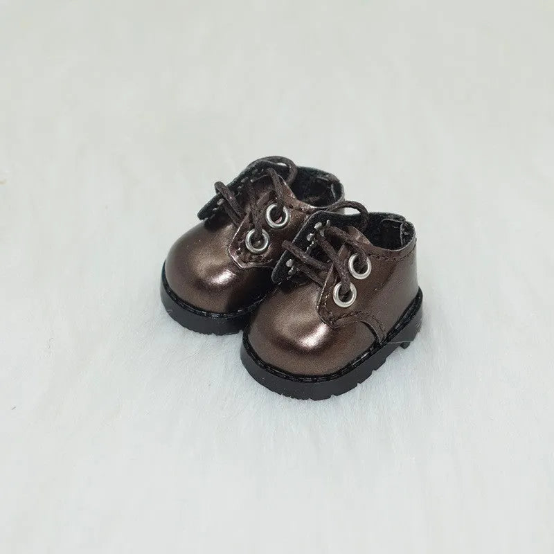 Replacement shoes for 17cm fashion dolls in various styles and colours