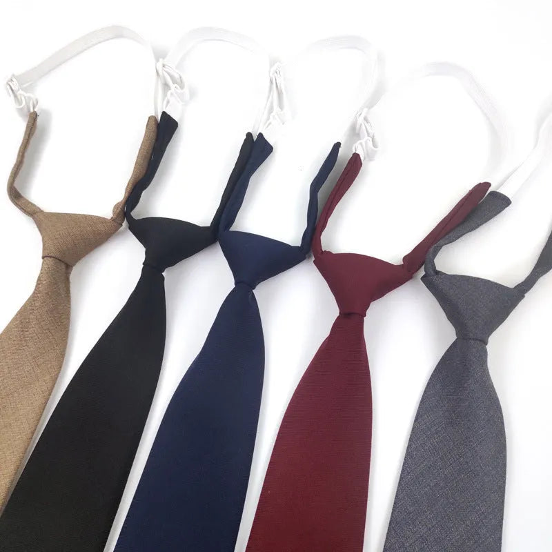 Men's solid colour cotton arrow style bow tie in navy blue.