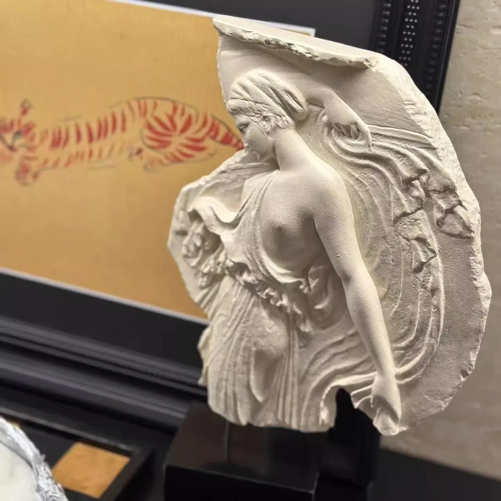 Wine goddess ornament in synthetic resin measuring 21cm × 7cm × 35cm