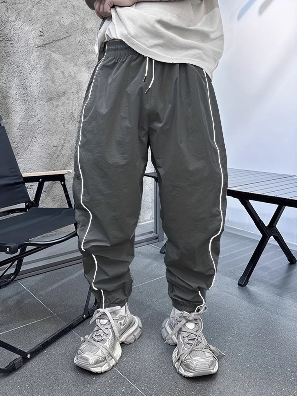 Men's loose fit bamboo fibre sports trousers in cropped length with high elasticity