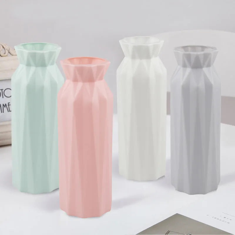 Drop-resistant melamine vase in green, grey, pink, or white with a 7.2 cm base.