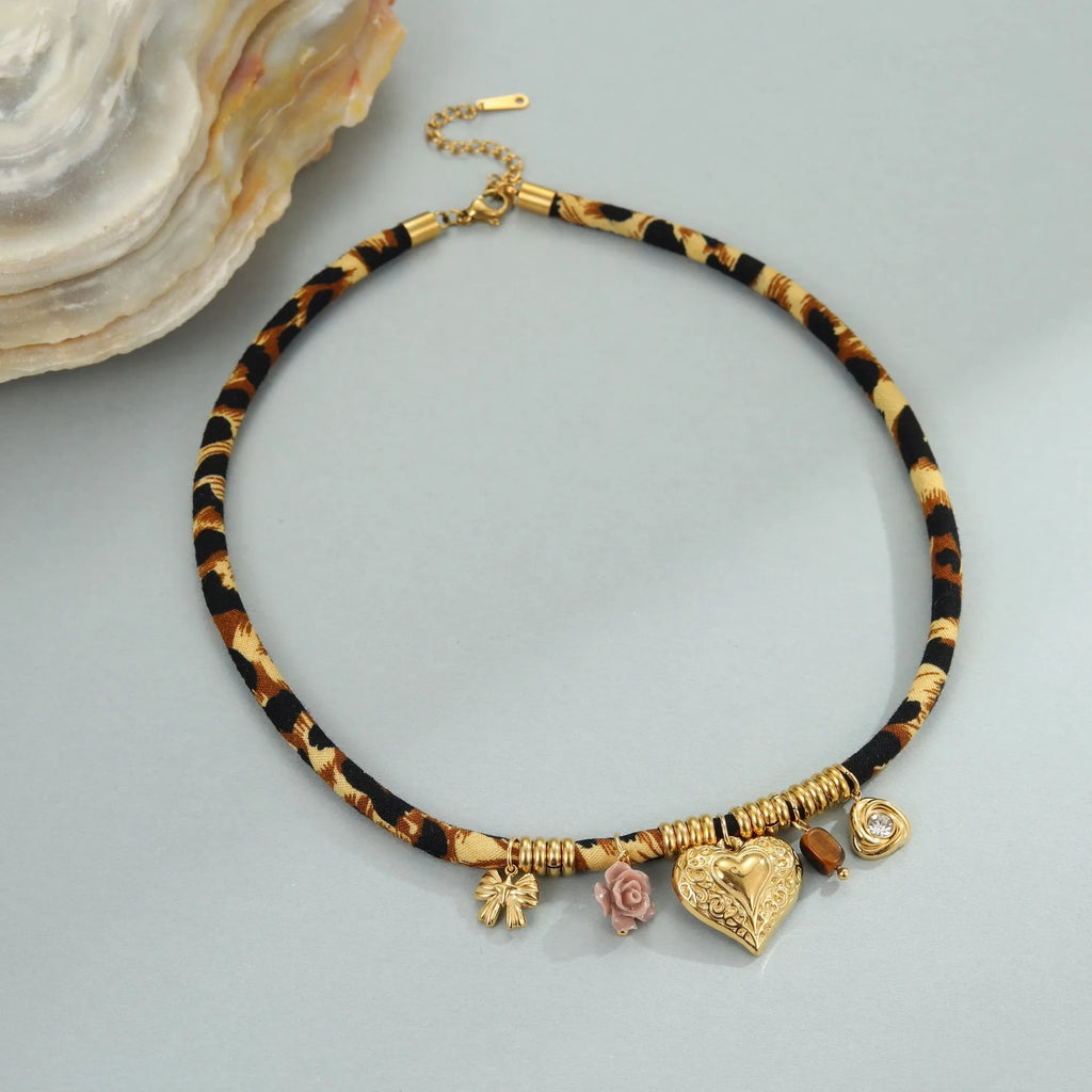 Women's stainless steel necklace with geometric leopard pendant on adjustable 41-50cm chain with 18K gold electroplated finish